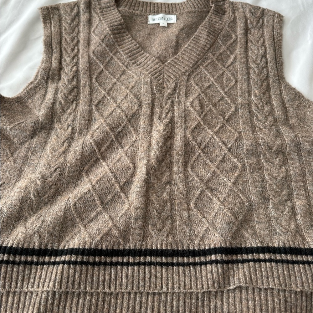 Madewell Cable Knit V-Neck Sweater Vest in Taupe - Picture 3 of 4